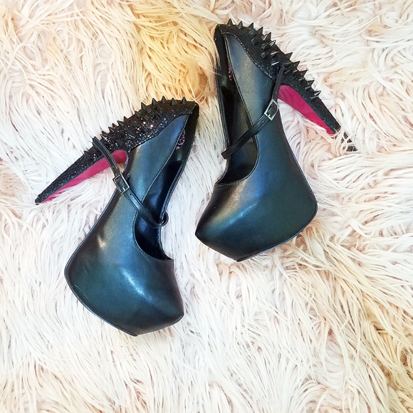 Agaci ~ Sexy Black Spike Shoes ~ Size 8.5 - Picture 1 of 4